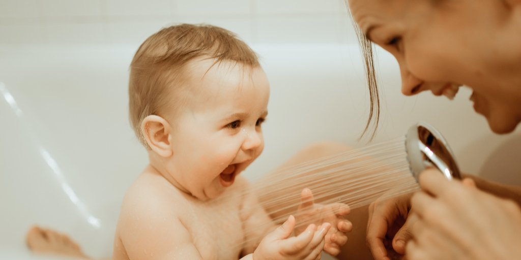 Что делать, если ребенок не любит мыть голову